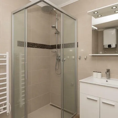 Ivan Zaton Apartment *