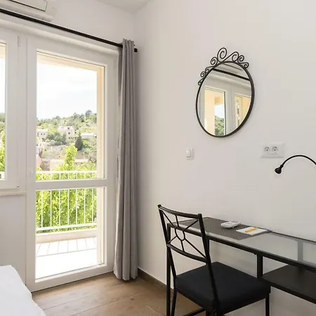 Ivan Zaton Apartment *